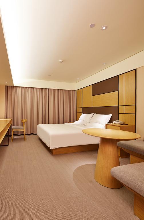 Hotel Ji Xintiandi 4*
